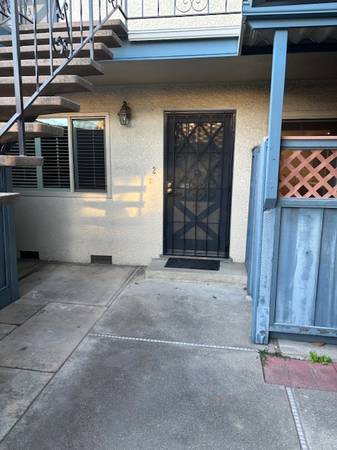 1BR/1BA Single Family House on Town And Country Lane · Santa Clara photo 2