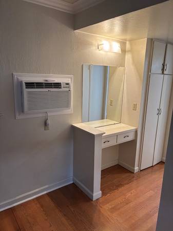 1BR/1BA Single Family House on Town And Country Lane · Santa Clara
