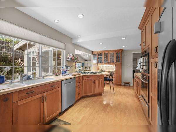 4BR/3BA Single Family House on Chadwick Place · Cupertino photo 4