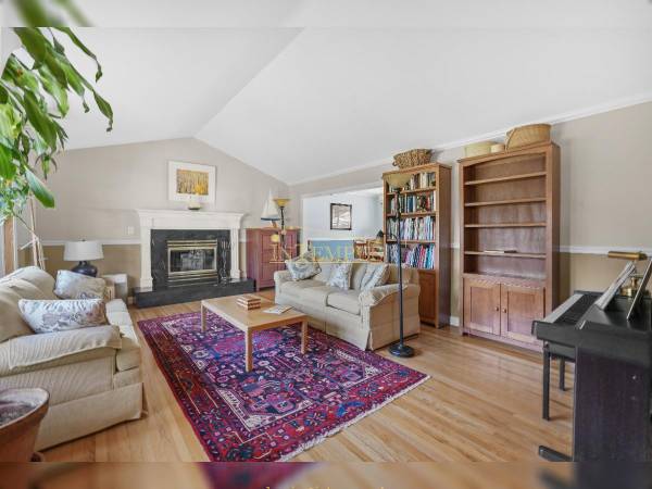 4BR/3BA Single Family House on Chadwick Place · Cupertino photo 2