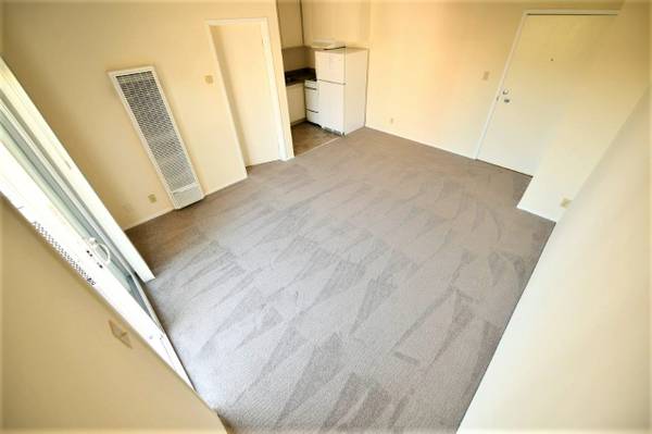 1BR/1BA Apartment on Summit St · Oakland photo 3