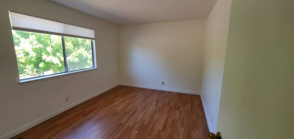 2BR/1BA Townhouse · San Rafael photo 2
