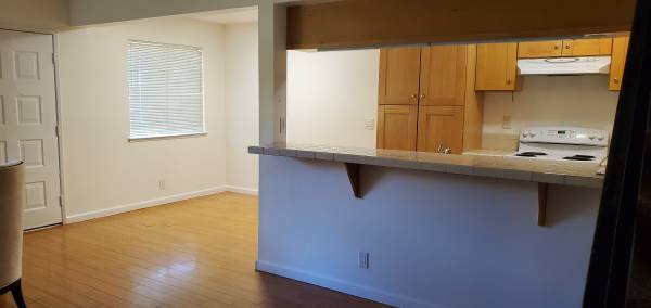 2BR/1BA Townhouse · San Rafael photo 4