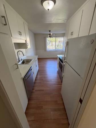2BR/2BA Apartment on California St · Mountain View photo 3