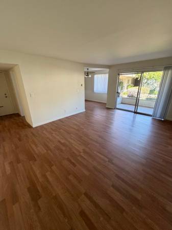 2BR/2BA Apartment on California St · Mountain View photo 5