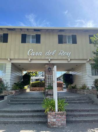 2BR/2BA Apartment on California St · Mountain View photo 2