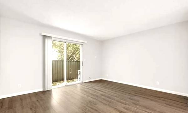 2BR/1BA Townhouse · Santa Clara photo 2