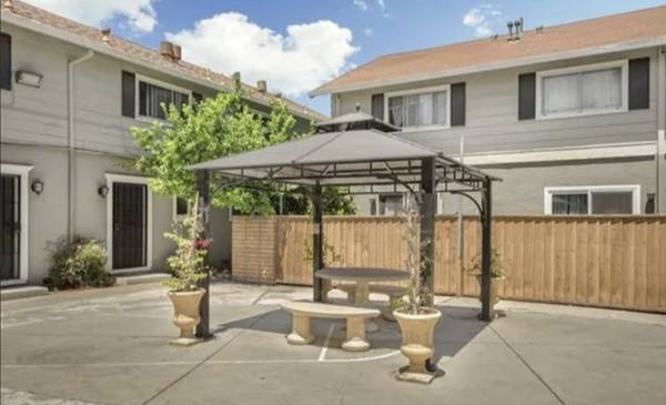 2BR/1BA Townhouse · Santa Clara photo 5