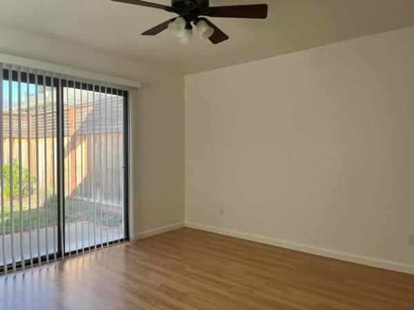 3BR/2BA Townhouse · Cloverdale photo 5