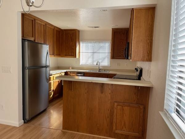 3BR/2BA Townhouse · Cloverdale photo 3