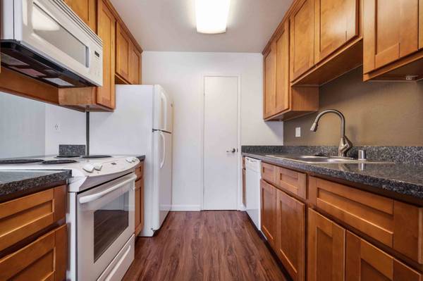 Apartments on S Winchester Blvd · Campbell photo 3