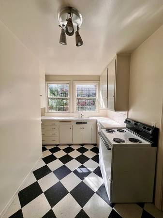 1BR/1BA Apartment · Oakland photo 4