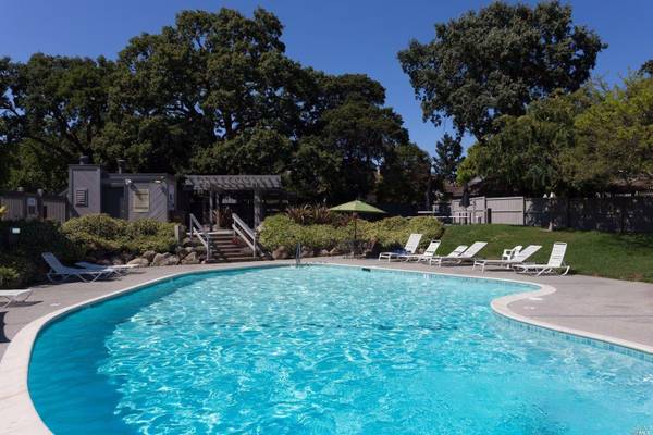 2BR/2BA Townhouse on Windstone · San Rafael photo 4