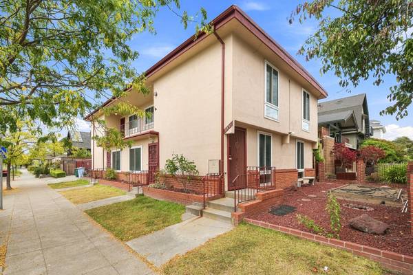 2BR/1BA Duplex on Mcgee Ave · Berkeley photo 3