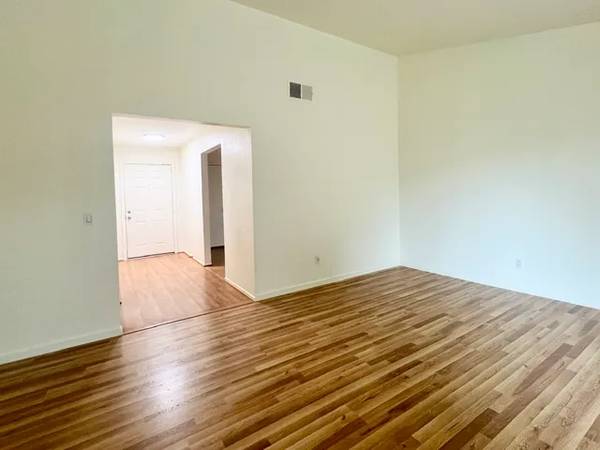 3BR/2BA Single Family House on Hooker Oak Ct · Santa Rosa photo 3