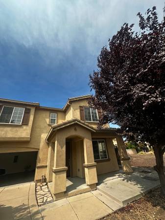 4BR/3BA Single Family House on Duke Cir · Vacaville photo 2