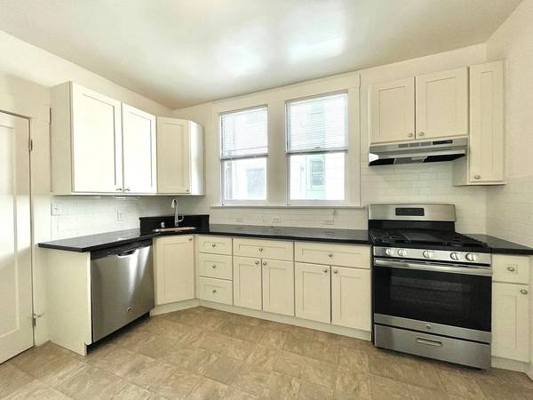 2BR/1BA Apartment on Washington Street · San Francisco photo 5