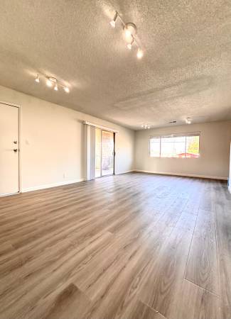 3BR/2BA Apartment on Laurel Ave · Oakland
