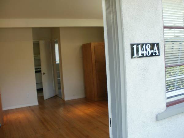 0BR/1BA Townhouse · Berkeley photo 4