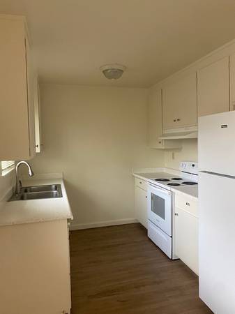 2BR/1BA Duplex on Arrowood Drive · Santa Rosa photo 3