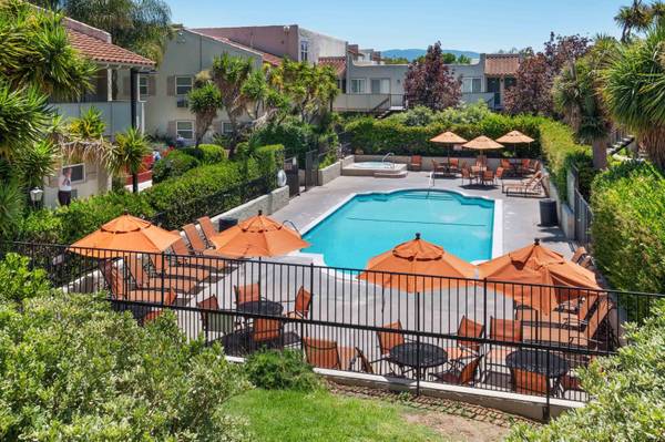 Apartments on S Winchester Blvd · Campbell photo 4