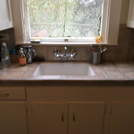 1BR/1BA Single Family House on 10th Avenue · Oakland photo 4