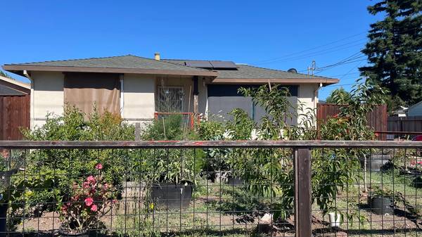 2BR/1BA Single Family House on Victoria Dr · Santa Rosa photo 3