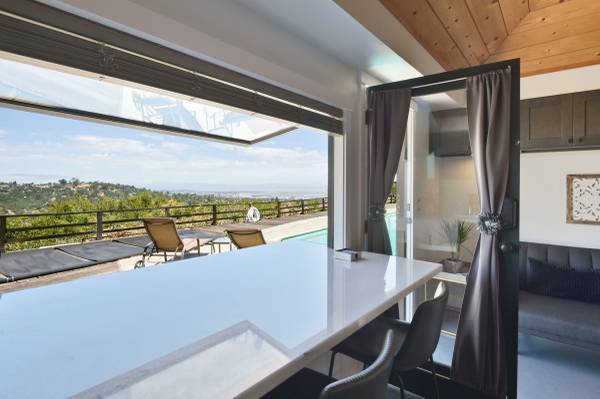 2BR/2BA House · Redwood City photo 2