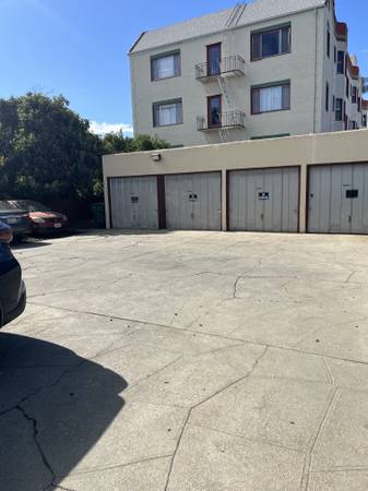 2BR/1BA Duplex on Stoakes Ave · San Leandro photo 4
