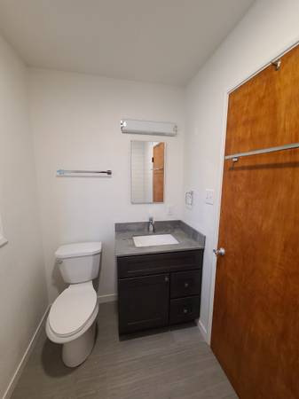 2BR/1BA Apartment on San Joaquin Street · Richmond photo 3