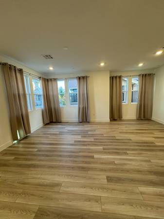 4BR/3BA Townhouse on Quincy Terrace · Fremont photo 4