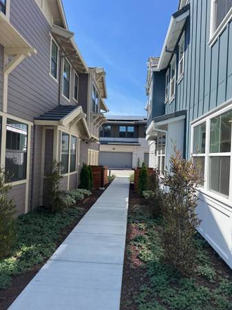4BR/3BA Townhouse on Quincy Terrace · Fremont photo 2