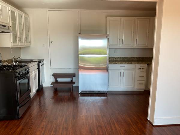 1BR/1BA Apartment · Oakland photo 2