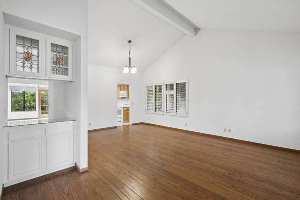 4BR/2BA Single Family House · Novato photo 2