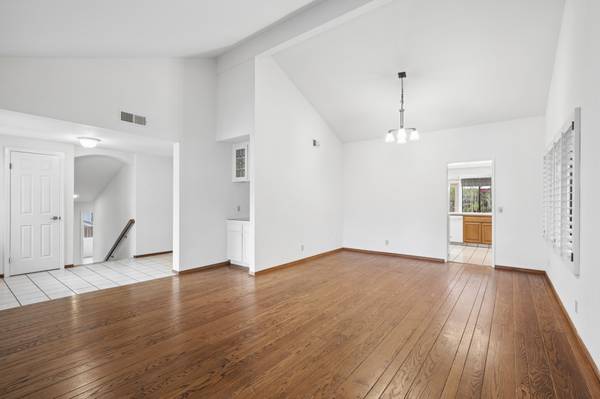 4BR/2BA Single Family House · Novato photo 3
