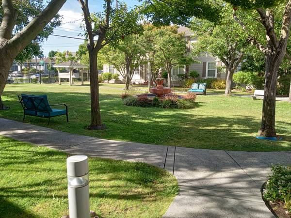 2BR/1BA Apartment · Alameda
