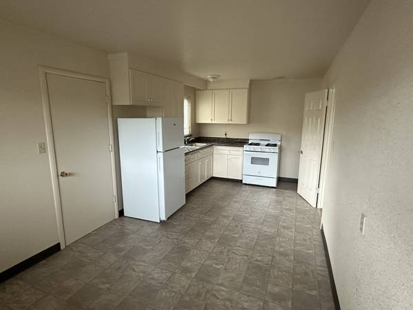2BR/1BA Single Family House · Hayward photo 3