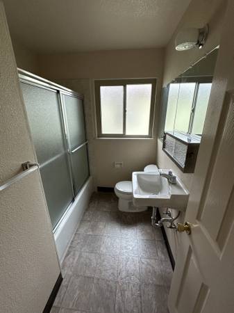 2BR/1BA Single Family House · Hayward photo 5