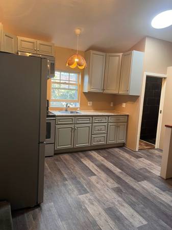 1BR/1BA Single Family House · Oakland photo 5