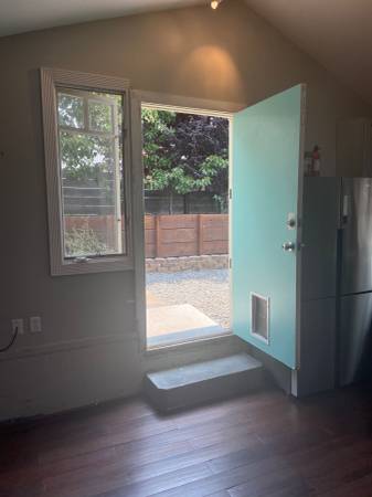 1BR/1BA Single Family House · Oakland photo 2