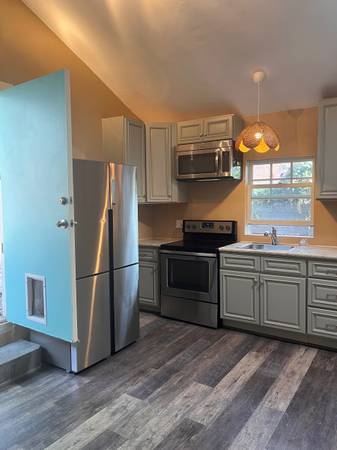 1BR/1BA Single Family House · Oakland photo 4
