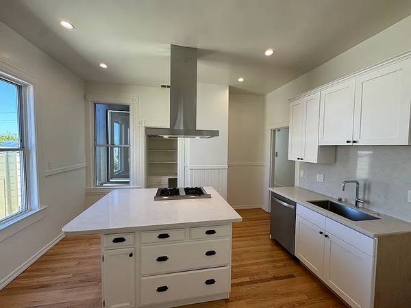 3BR/2BA Flat on Albion St · San Francisco photo 3