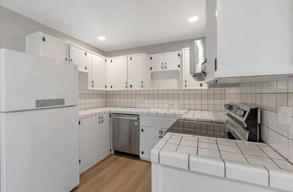 2BR/1BA Condo on Valley Frg Way · Campbell photo 4