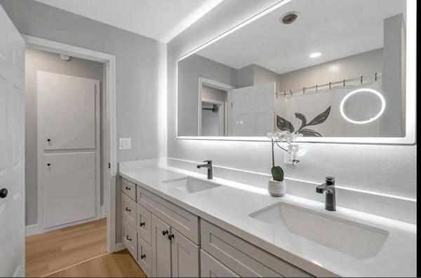 2BR/1BA Condo on Valley Frg Way · Campbell photo 2