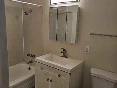 2BR/1BA Apartment on 28th St · Oakland photo 4