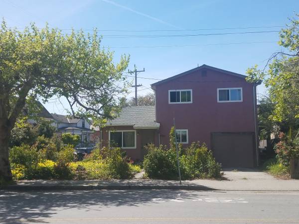 2BR/1BA Single Family House · Santa Cruz