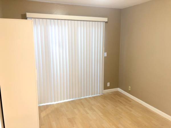 3BR/1BA Townhouse · Union City photo 3