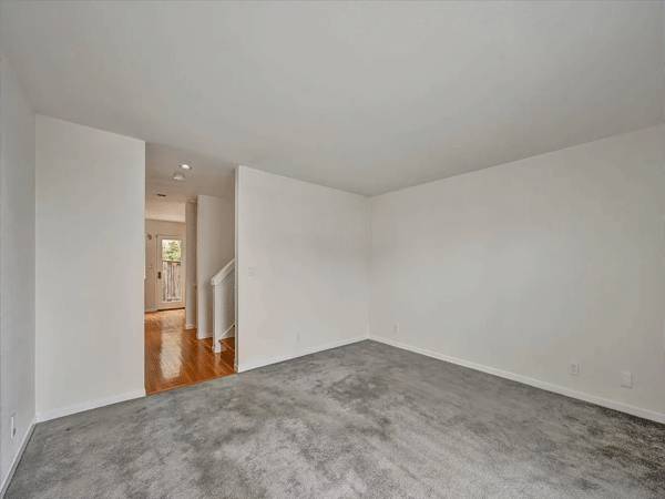 2BR/2BA Single Family House on Rebecca Ln · San Francisco photo 4