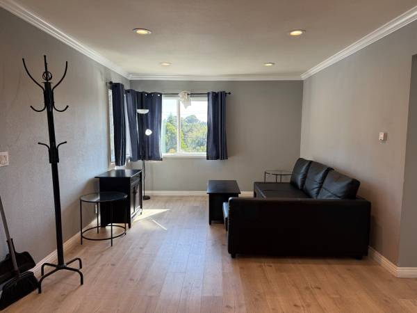 2BR/2BA Apartment · Oakland photo 2