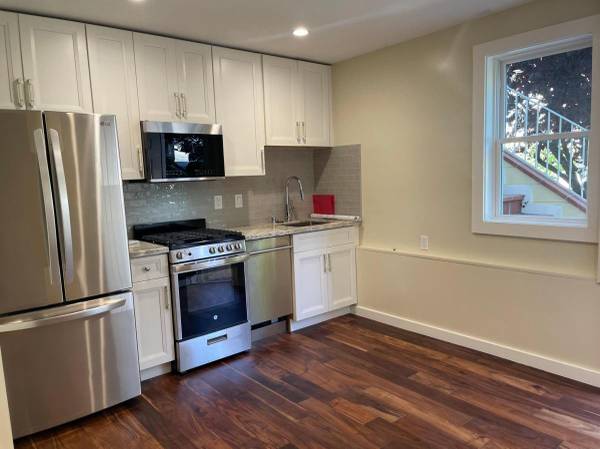 1BR/1BA Single Family House · San Francisco photo 2